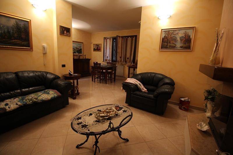 casa indipendente in vendita a Castellarano in zona Tressano