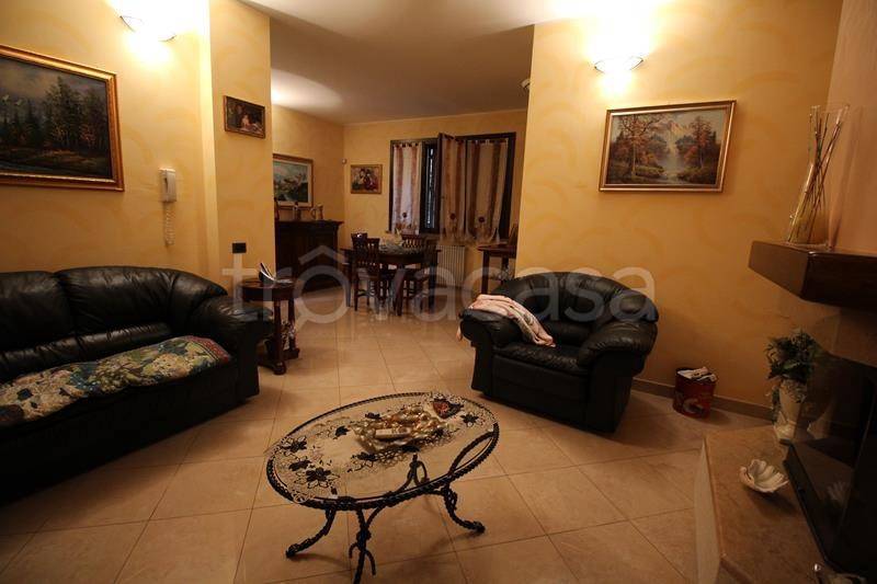 casa indipendente in vendita a Castellarano in zona Tressano