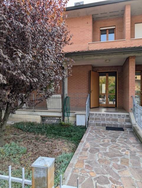 casa indipendente in vendita a Castellarano in zona Roteglia