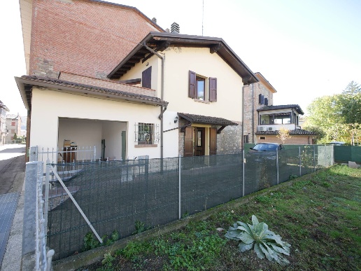 casa indipendente in vendita a Castellarano in zona Roteglia