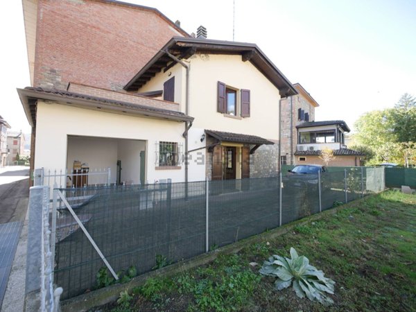 casa indipendente in vendita a Castellarano in zona Roteglia