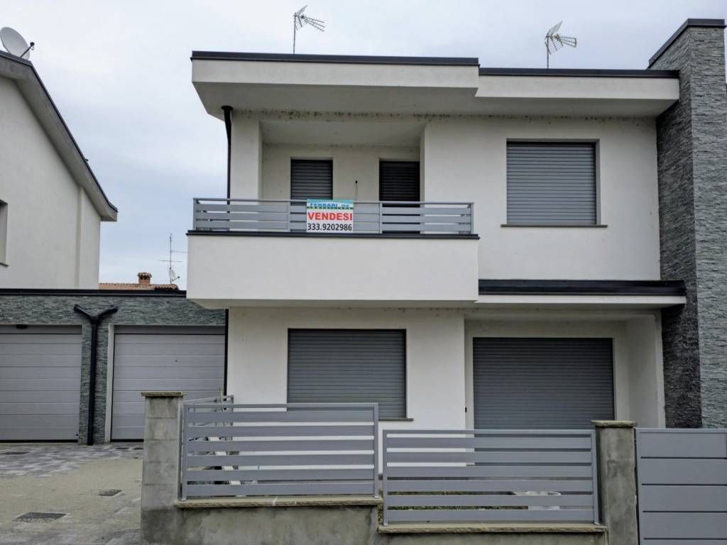 casa indipendente in vendita a Castellarano in zona Roteglia