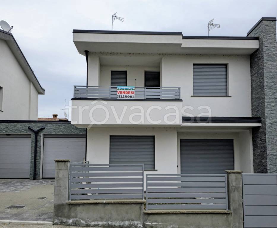 casa indipendente in vendita a Castellarano in zona Roteglia