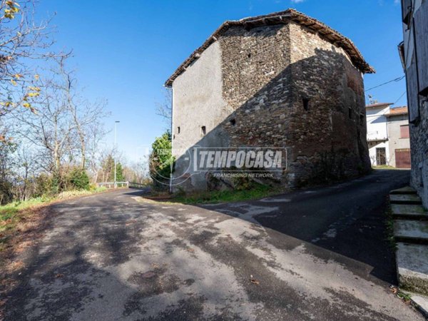casa indipendente in vendita a Castellarano in zona Cadiroggio