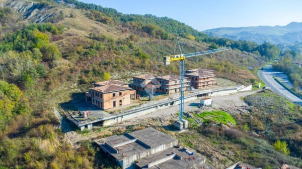 casa indipendente in vendita a Castellarano in zona Roteglia