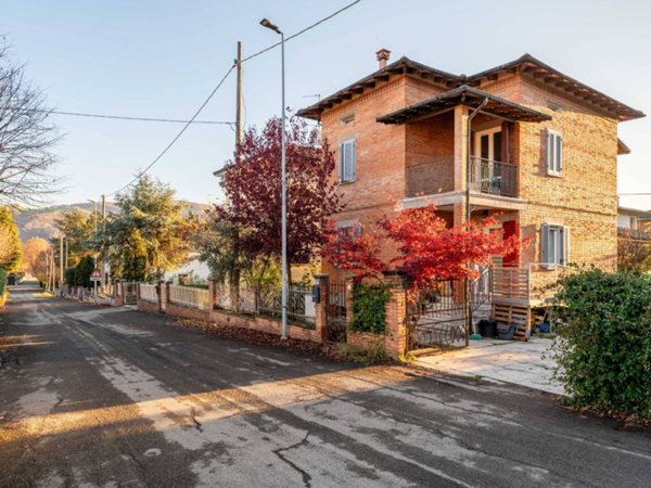 casa indipendente in vendita a Castellarano in zona Roteglia