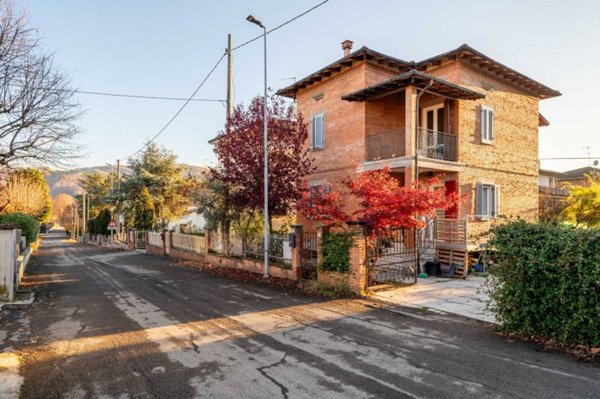 casa indipendente in vendita a Castellarano in zona Roteglia