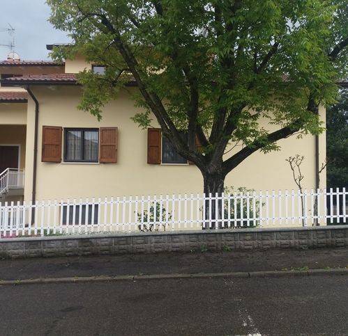 casa indipendente in vendita a Castellarano in zona Roteglia
