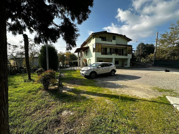 casa indipendente in vendita a Castellarano in zona Roteglia
