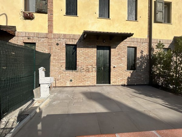 casa indipendente in vendita a Castellarano in zona Roteglia