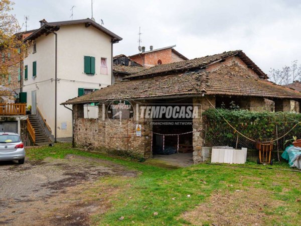 casa indipendente in vendita a Castellarano in zona Roteglia