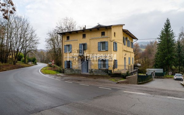 casa indipendente in vendita a Castellarano in zona Roteglia
