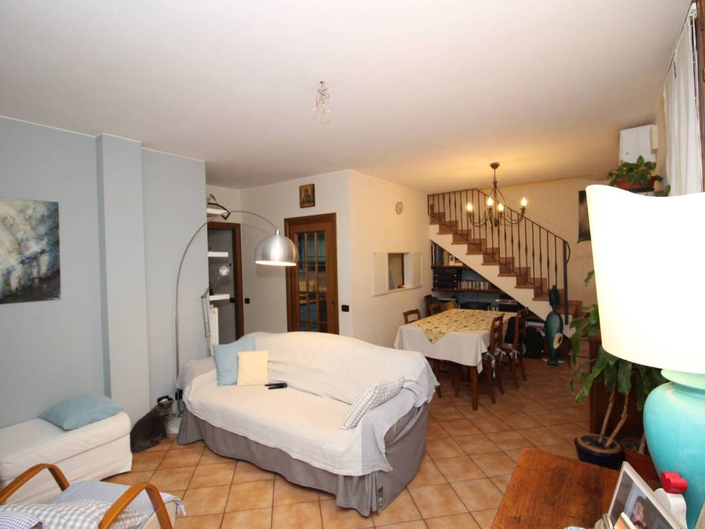 appartamento in vendita a Castellarano in zona Cadiroggio