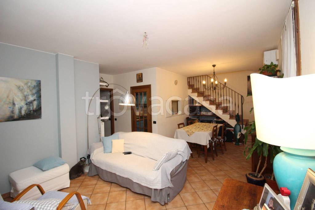 appartamento in vendita a Castellarano in zona Cadiroggio