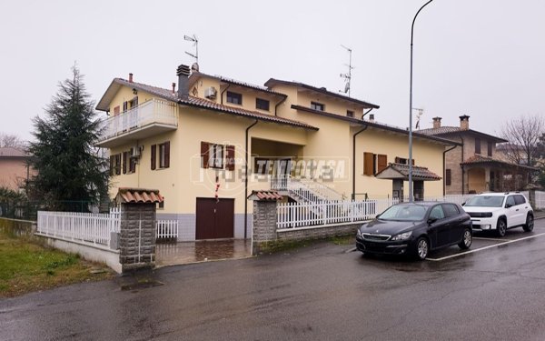 casa indipendente in vendita a Castellarano in zona Roteglia