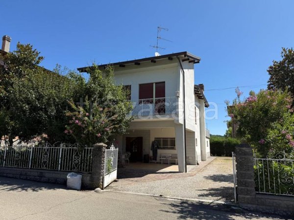 casa indipendente in vendita a Castellarano in zona Roteglia