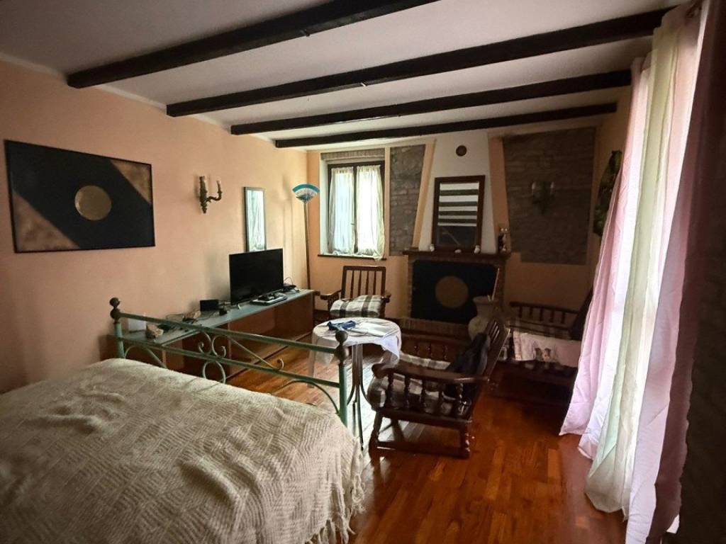casa indipendente in vendita a Castellarano in zona Roteglia