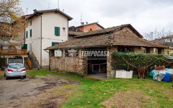 casa indipendente in vendita a Castellarano in zona Roteglia