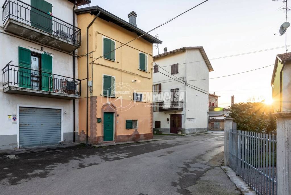 casa indipendente in vendita a Castellarano in zona Roteglia