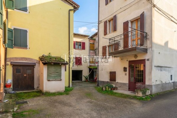 appartamento in vendita a Castellarano in zona Roteglia
