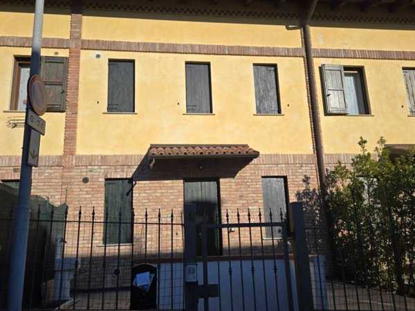 casa indipendente in vendita a Castellarano in zona Roteglia