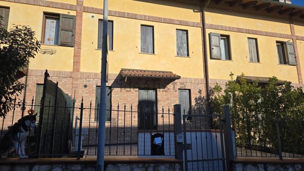 casa indipendente in vendita a Castellarano in zona Roteglia