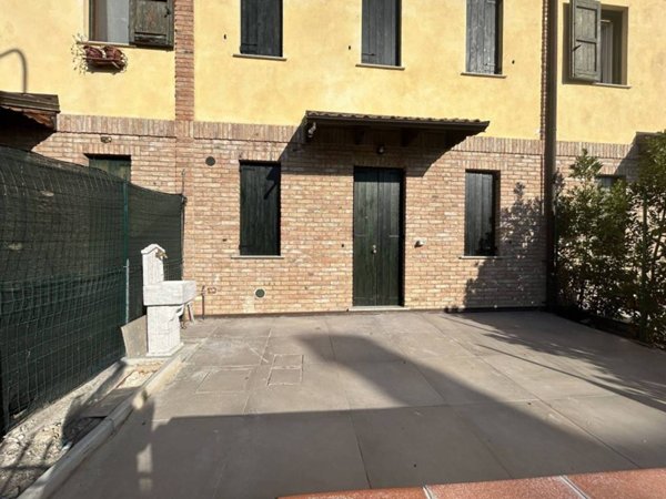 casa indipendente in vendita a Castellarano in zona Roteglia