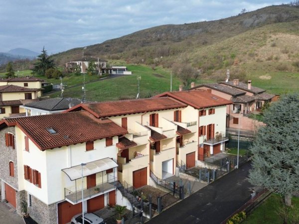 casa indipendente in vendita a Castellarano in zona Roteglia