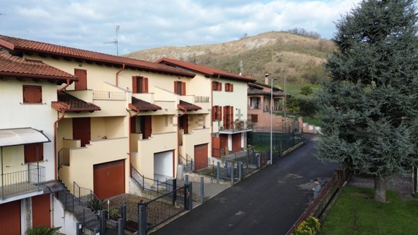 casa indipendente in vendita a Castellarano in zona Roteglia