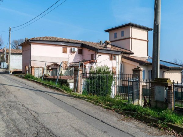 casa indipendente in vendita a Castellarano in zona San Valentino