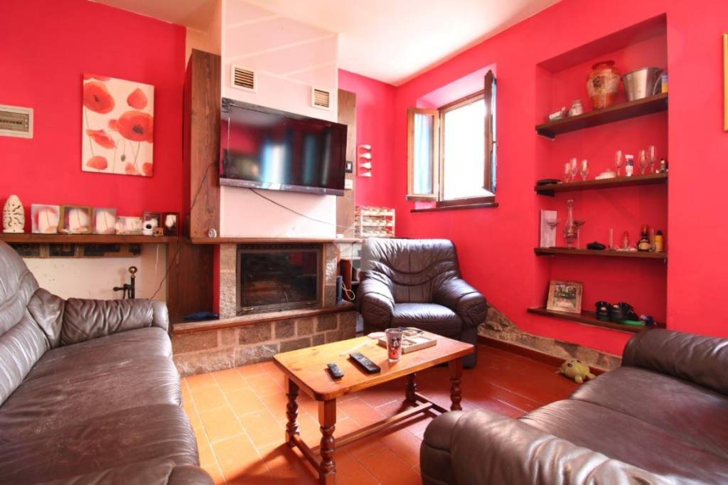 casa indipendente in vendita a Castellarano in zona Roteglia