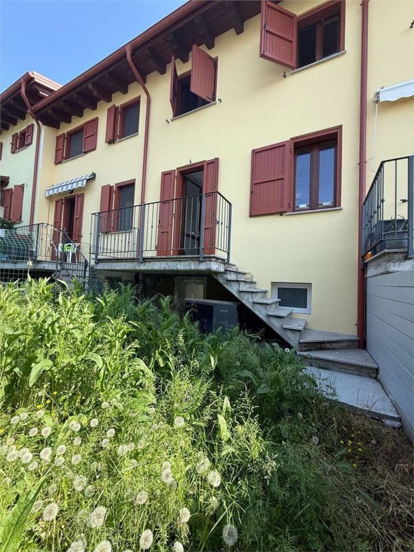 casa indipendente in vendita a Castellarano in zona Roteglia