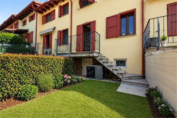 casa indipendente in vendita a Castellarano in zona Roteglia