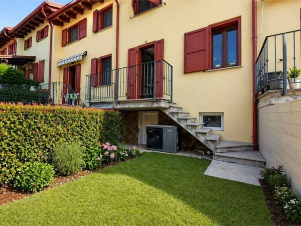 casa indipendente in vendita a Castellarano in zona Roteglia