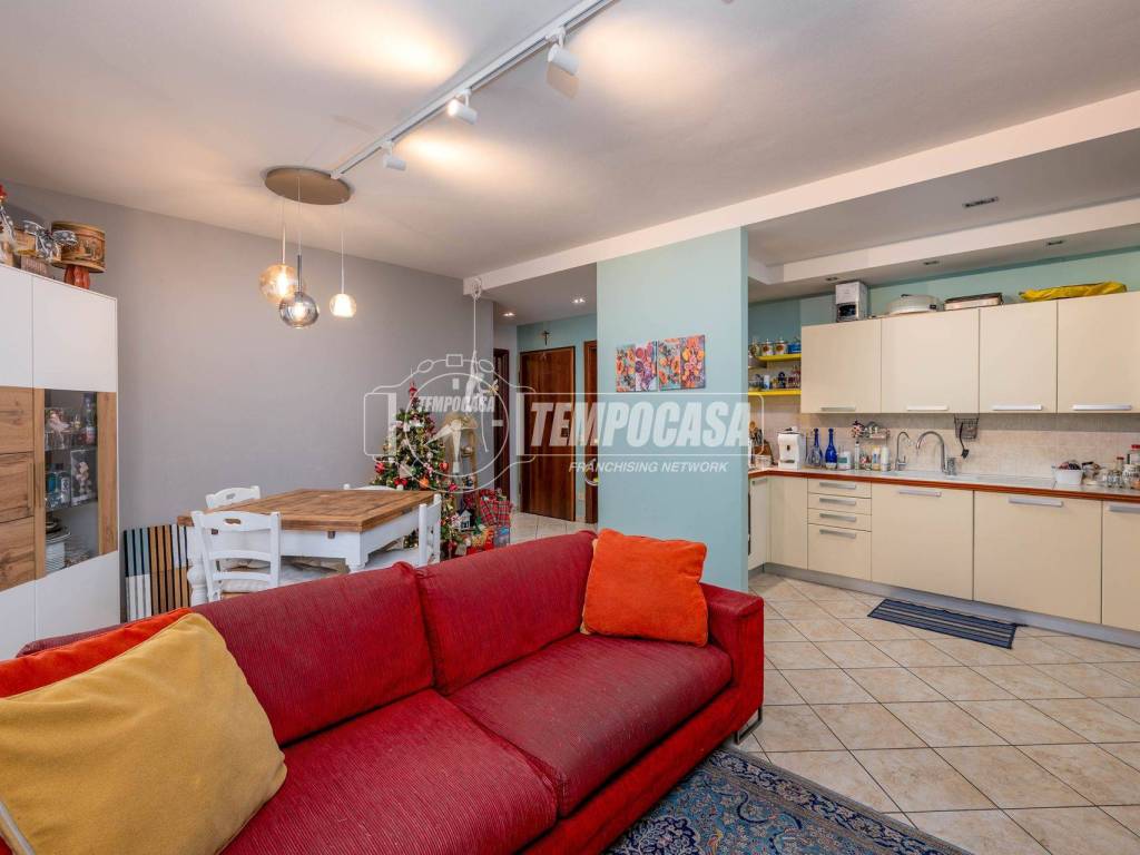 appartamento in vendita a Castellarano in zona Cadiroggio