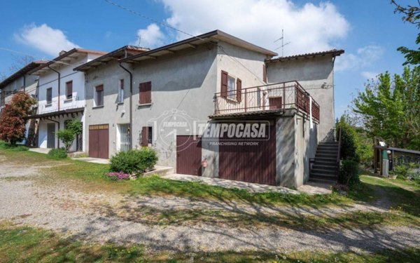 casa indipendente in vendita a Castellarano in zona Cadiroggio