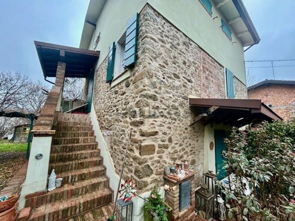 esavano in vendita a Castellarano