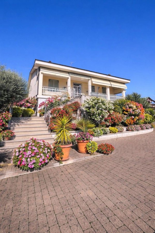 casa indipendente in vendita a Castellarano in zona Roteglia