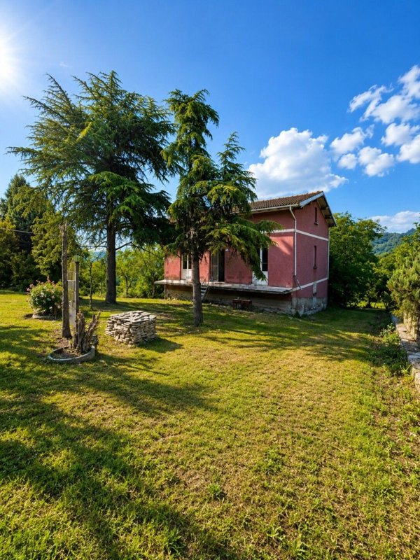casa indipendente in vendita a Castellarano in zona Montebabbio