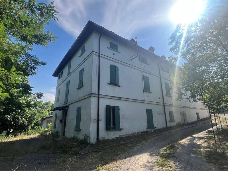 intera palazzina in vendita a Castellarano in zona San Valentino