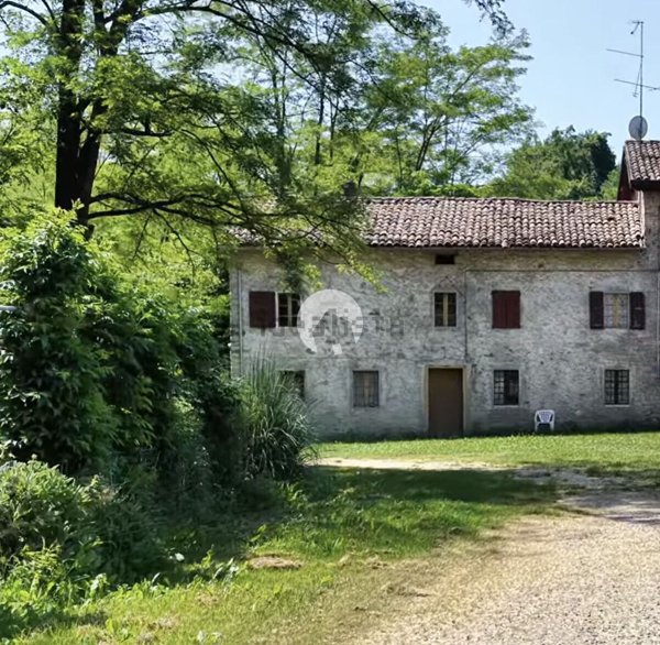 pentavano in vendita a Castellarano in zona San Valentino