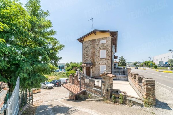 casa indipendente in vendita a Castellarano in zona Tressano