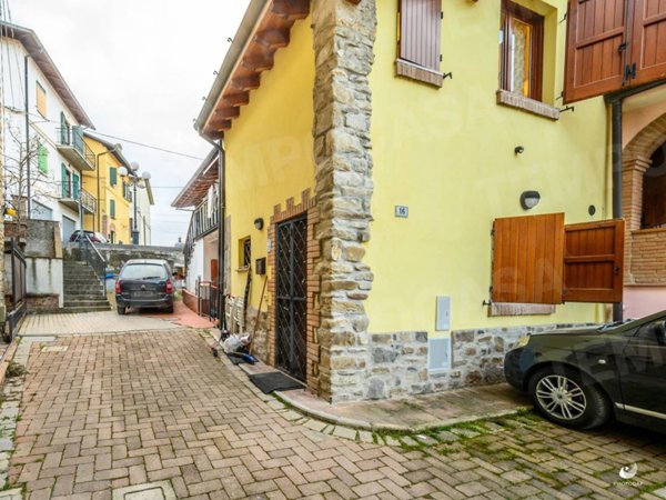 casa indipendente in vendita a Castellarano in zona Roteglia