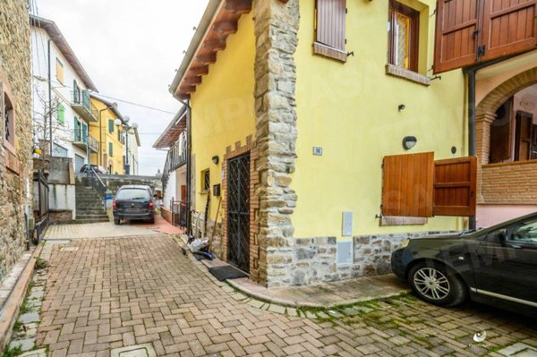 casa indipendente in vendita a Castellarano in zona Roteglia