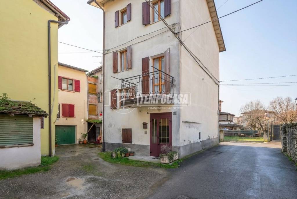 casa indipendente in vendita a Castellarano in zona Roteglia