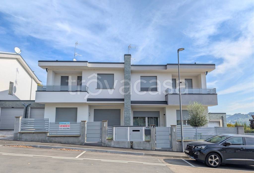 casa indipendente in vendita a Castellarano in zona Roteglia