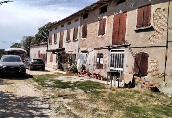 casa indipendente in vendita a Castelnovo di Sotto in zona Cogruzzo