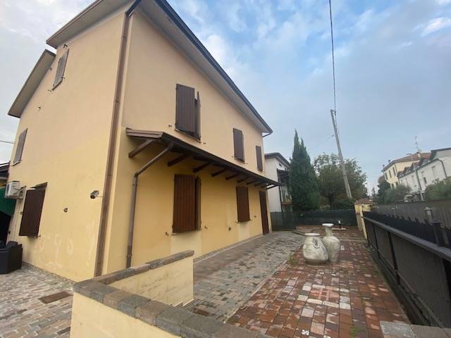 casa indipendente in vendita a Castelnovo di Sotto