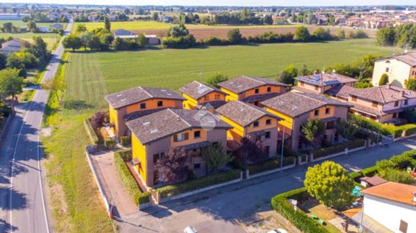 casa indipendente in vendita a Castelnovo di Sotto