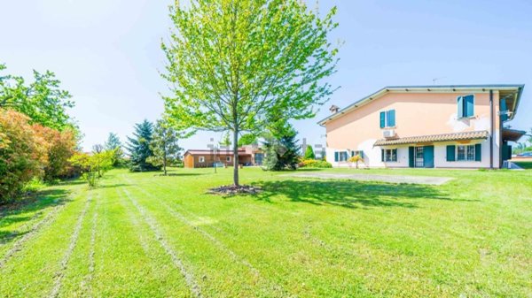 casa indipendente in vendita a Castelnovo di Sotto